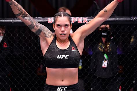 amanda nunes nude|Amanda Nunes shares naked picture with her UFC belts leaving。